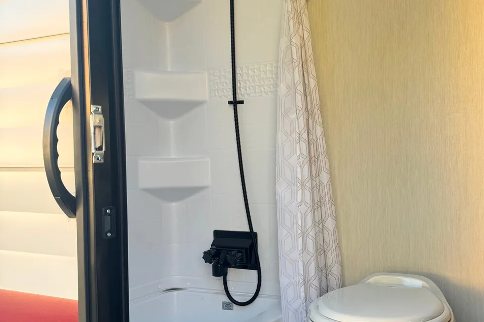 2025 Travel Trailer Ultimate Getaway King Bed