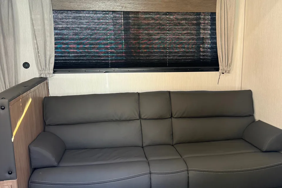 2025 Travel Trailer Ultimate Getaway King Bed