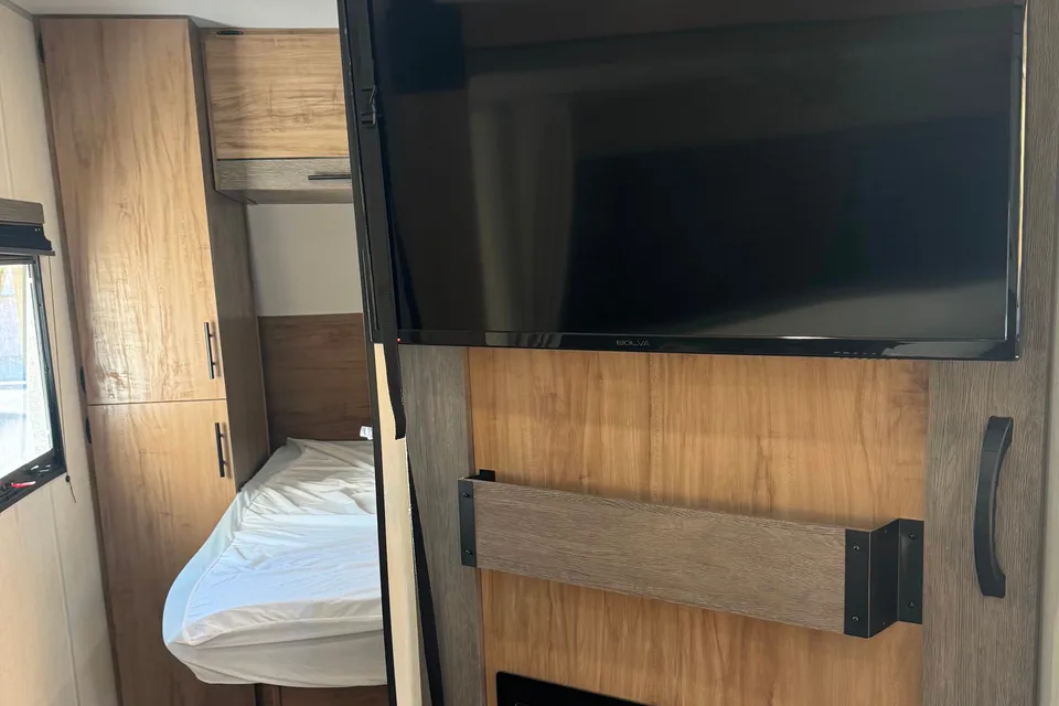 2025 Travel Trailer Ultimate Getaway King Bed