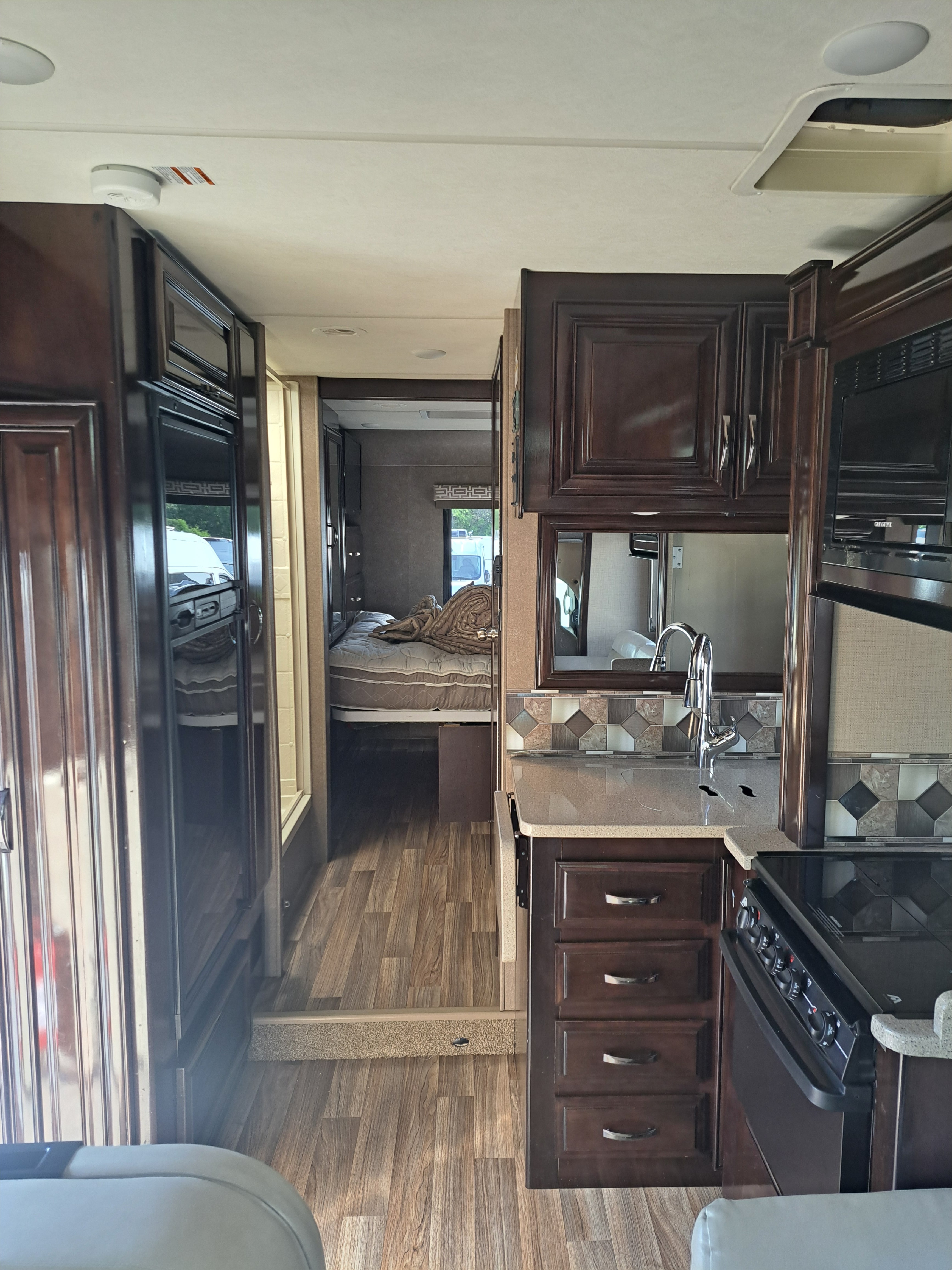 Menouar Thor Motor Coach Quantum  RQ29 Classe C