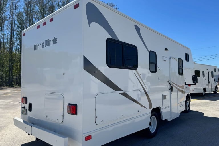 Prenston's Winnebago 24' Mini Winnie Class C