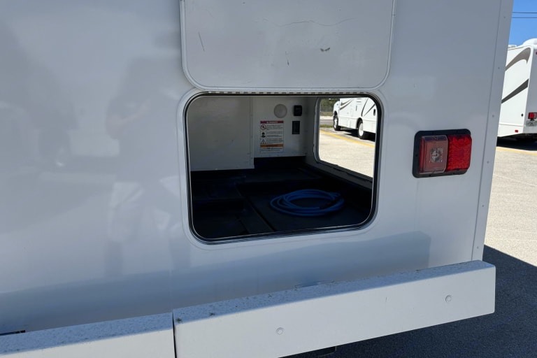 Prenston's Winnebago 24' Mini Winnie Class C