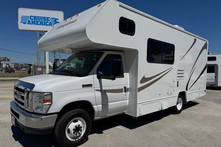 Prenston's Winnebago 24' Mini Winnie Class C