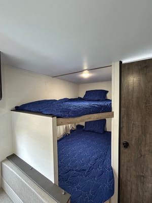 Mike’s Luxury Family bunk house 25ft