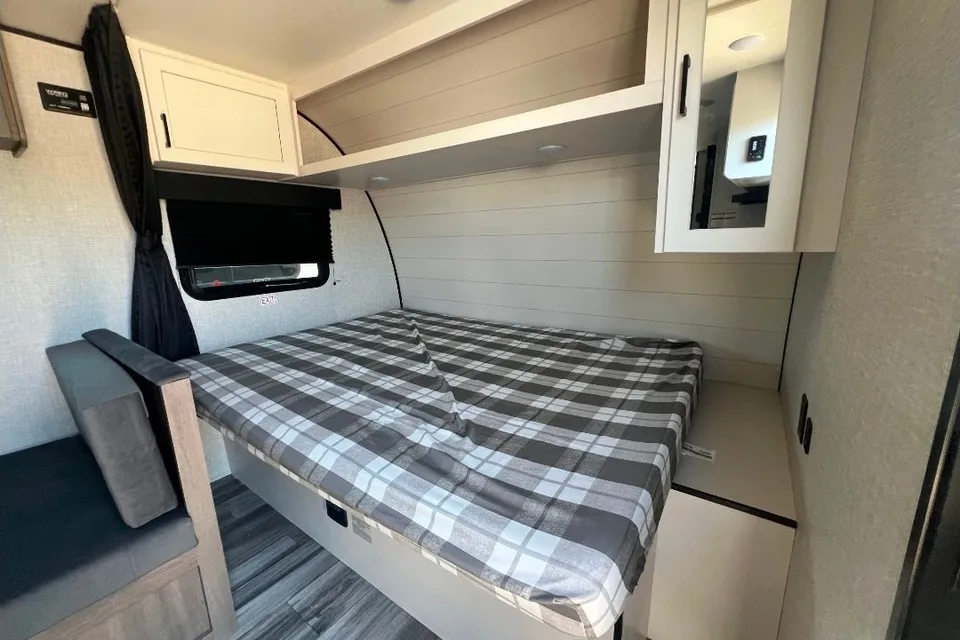 Samantha's Jayco Jayfeather 175bh Travel Trailer