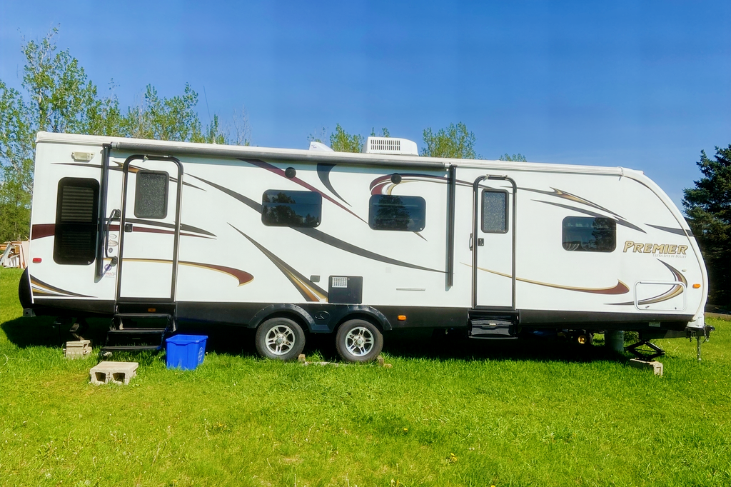 Shauna's Couples Keystone Bullet 30RLPR Travel Trailer