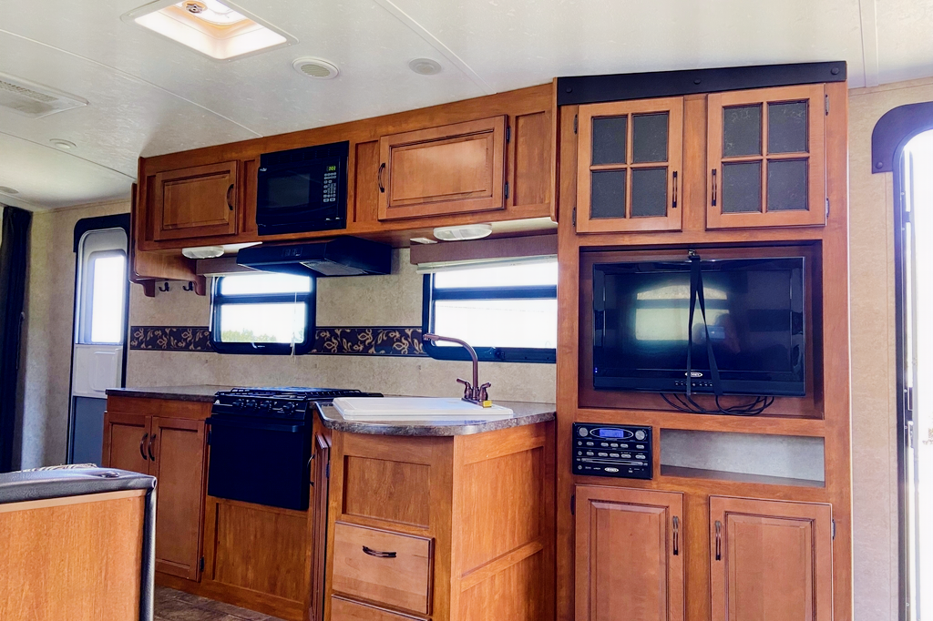 Shauna's Couples Keystone Bullet 30RLPR Travel Trailer