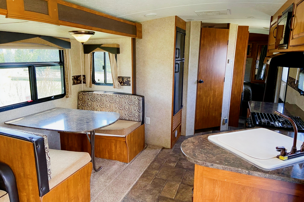 Shauna's Couples Keystone Bullet 30RLPR Travel Trailer