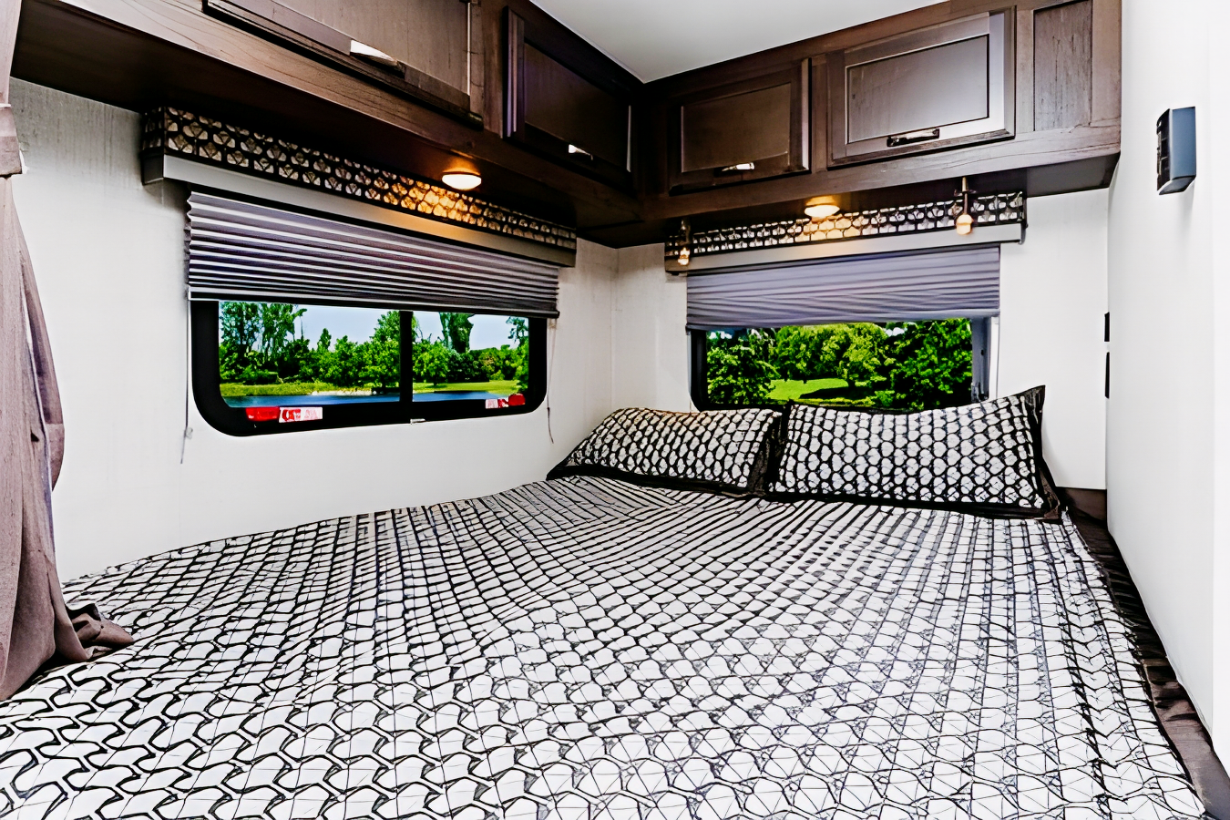 2022 Gulf Stream Conquest Class C 24ft. - FREE PRIVATE SHUTTLE - Manfred -