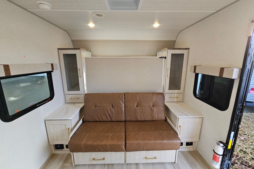 Family Friendly Glamping RV, Sleeps 8, Bunks, Easy tow