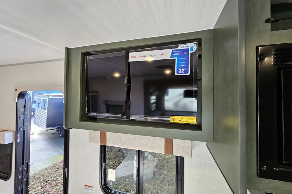 Family Friendly Glamping RV, Sleeps 8, Bunks, Easy tow