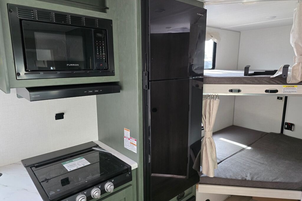 Family Friendly Glamping RV, Sleeps 8, Bunks, Easy tow