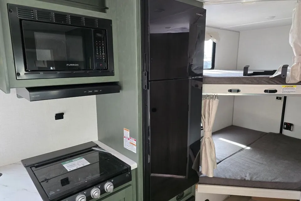 Family Friendly Glamping RV, Sleeps 8, Bunks, Easy tow