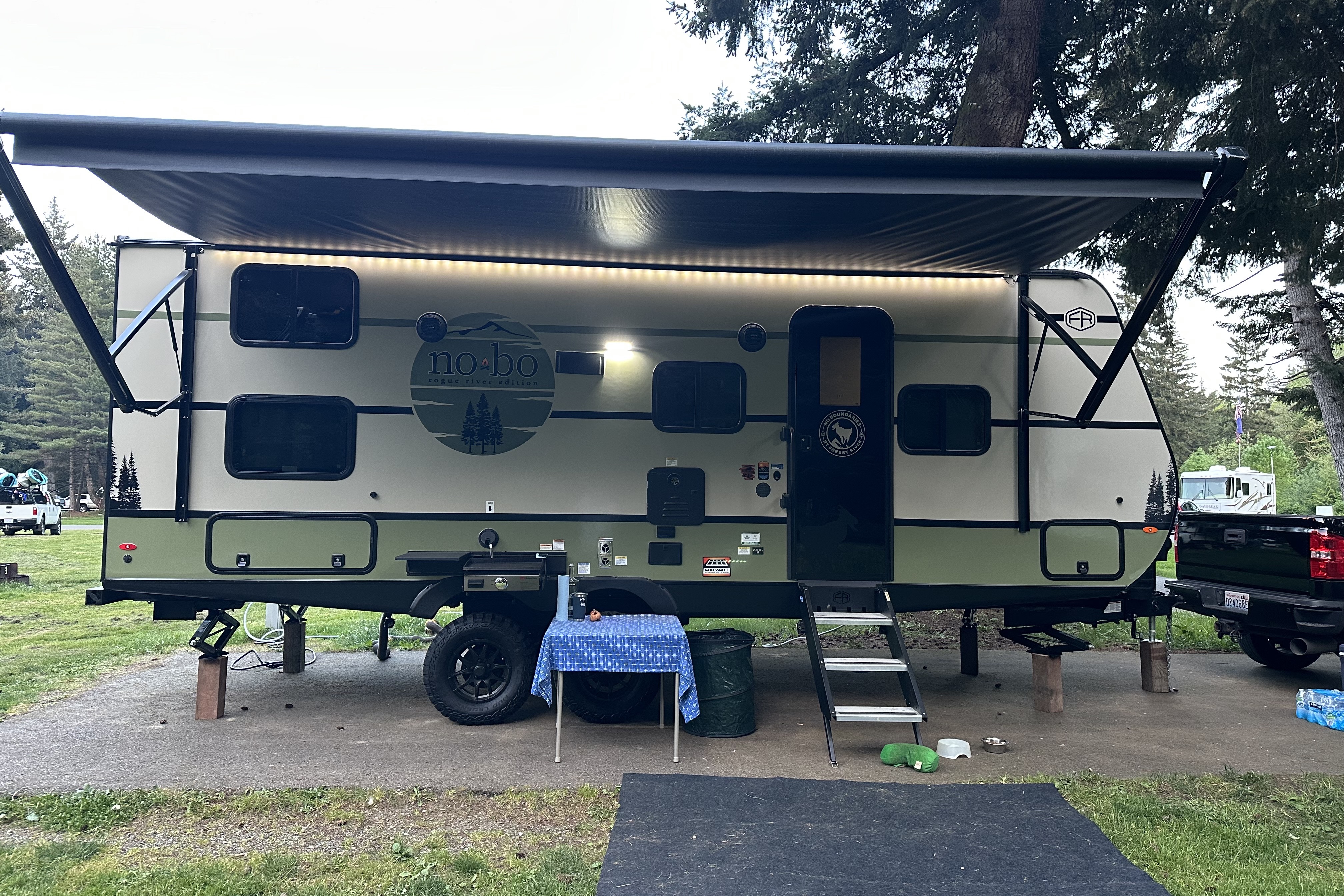 Family Friendly Glamping RV, Sleeps 8, Bunks, Easy tow