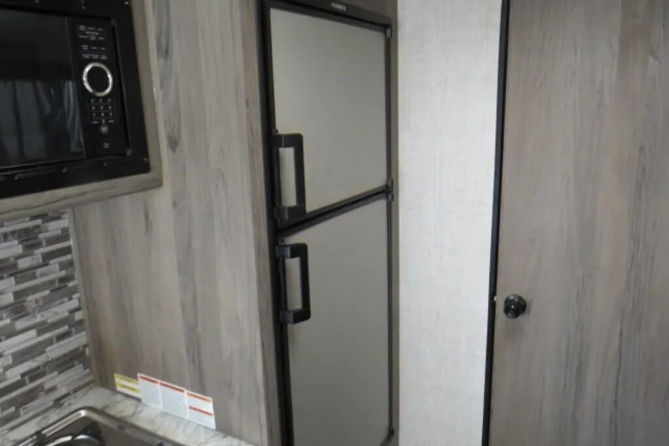 Gulf Stream Kingsport Travel Trailer 19ft