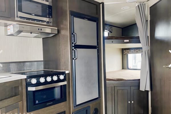 Joel's Shadow Cruiser 24BHS Travel Trailer