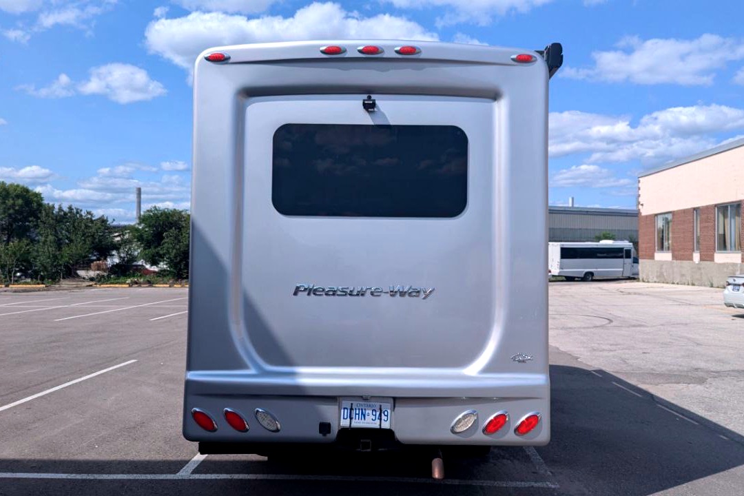 RARE Luxury Pleasure-Way Plateau XLTS Class B+