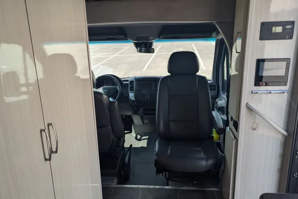RARE Luxury Pleasure-Way Plateau XLTS Class B+