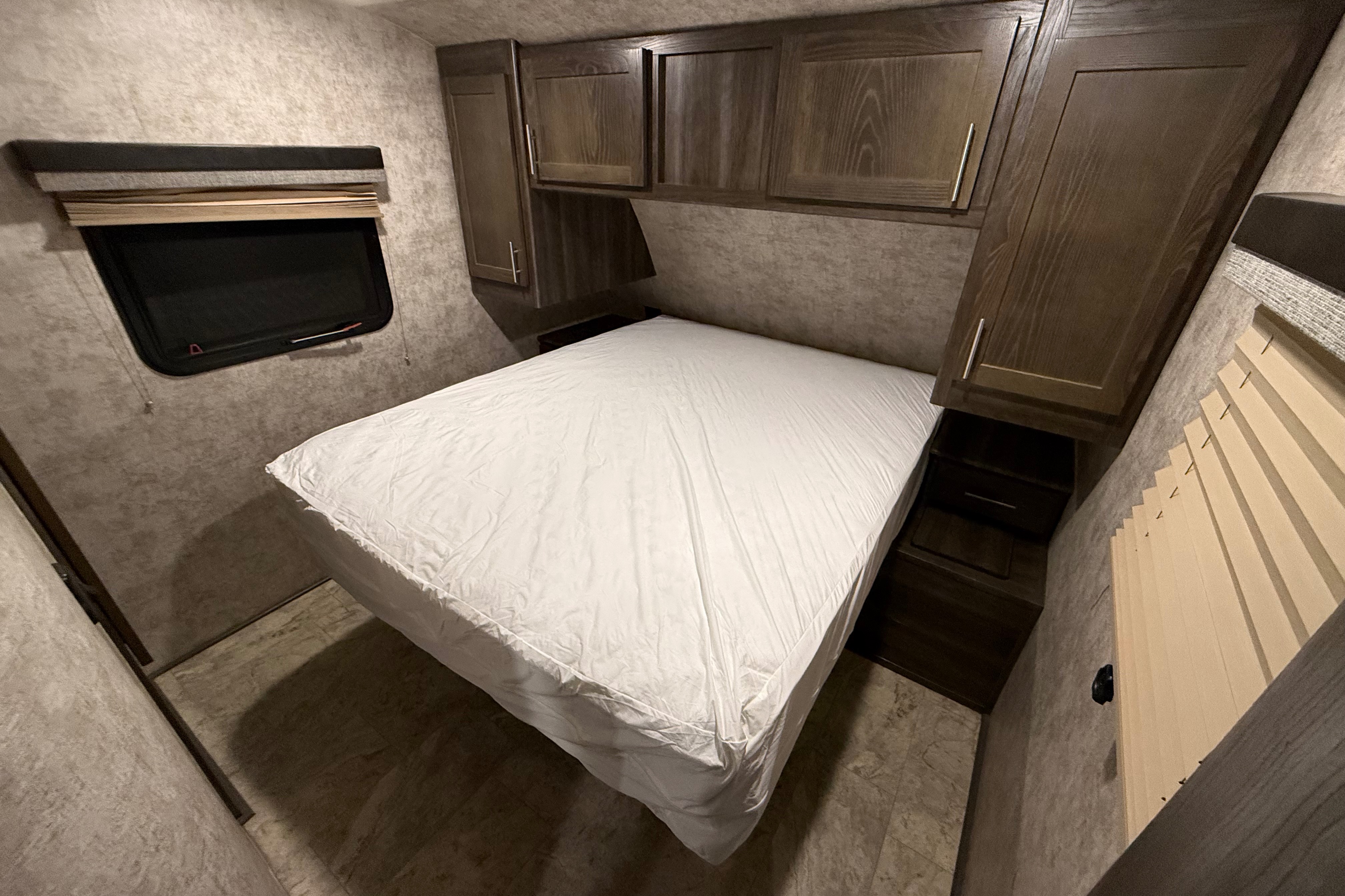 Sleeps 6 - Highland Ridge Light Spacious