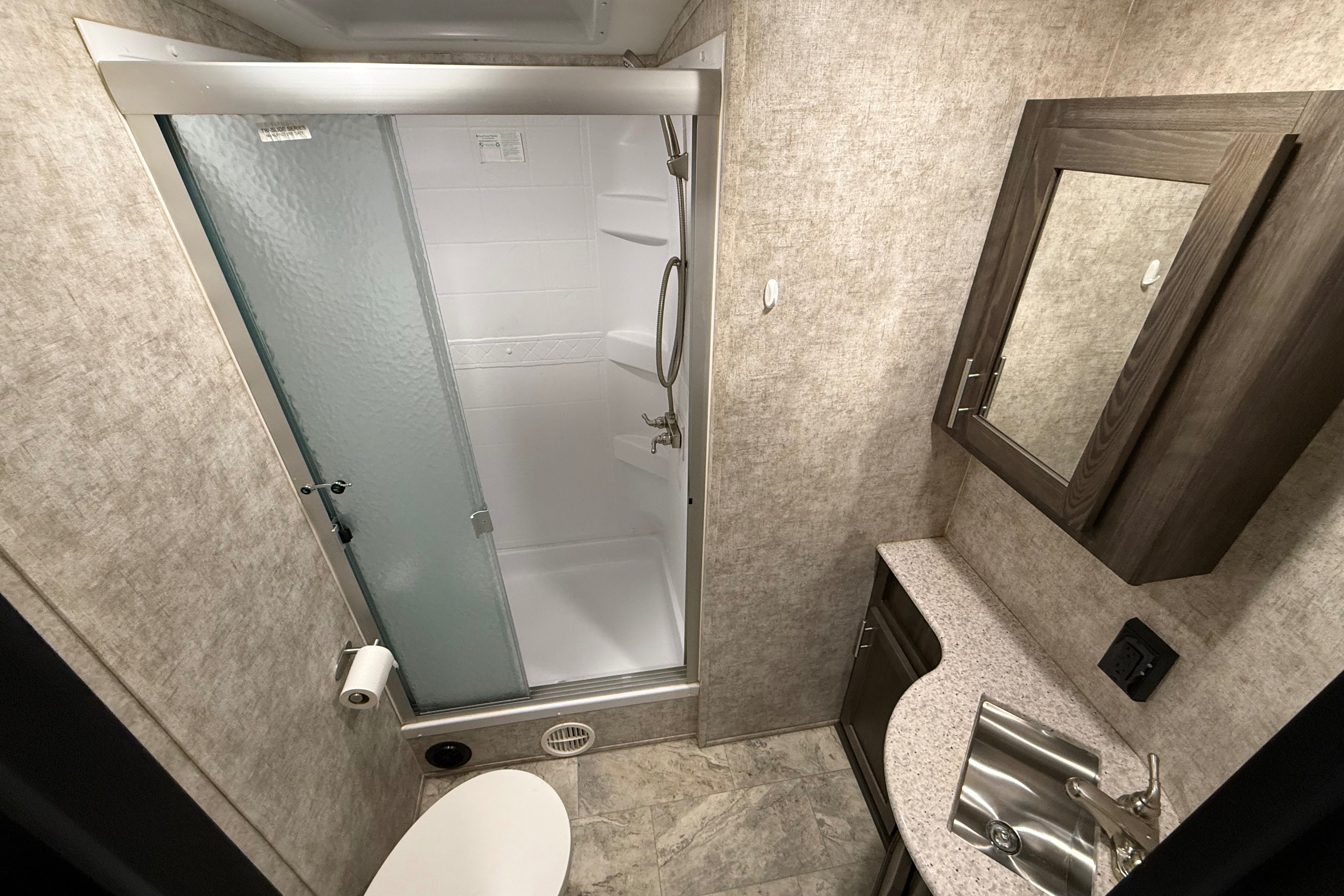 Sleeps 6 - Highland Ridge Light Spacious