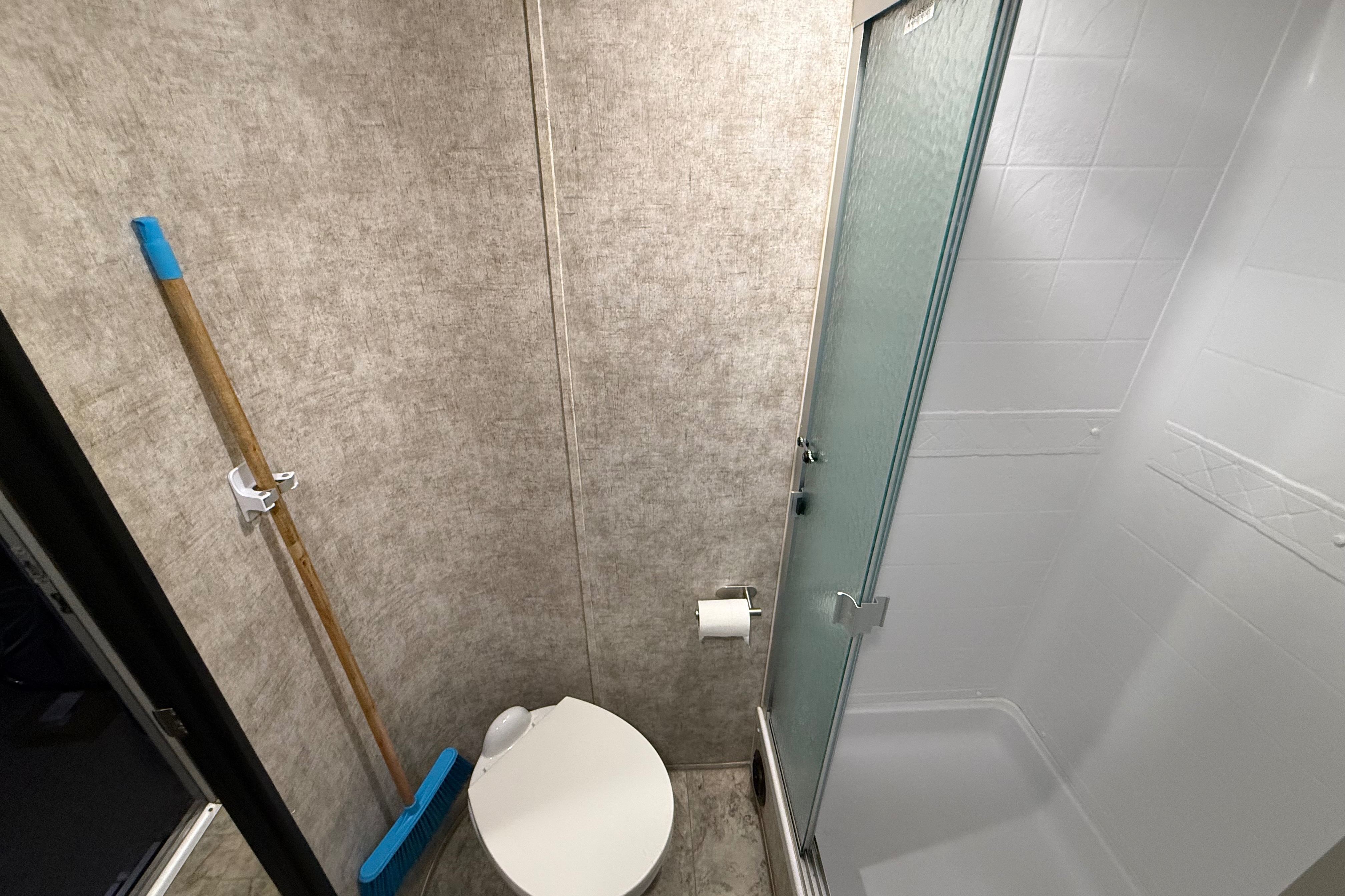 Sleeps 6 - Highland Ridge Light Spacious