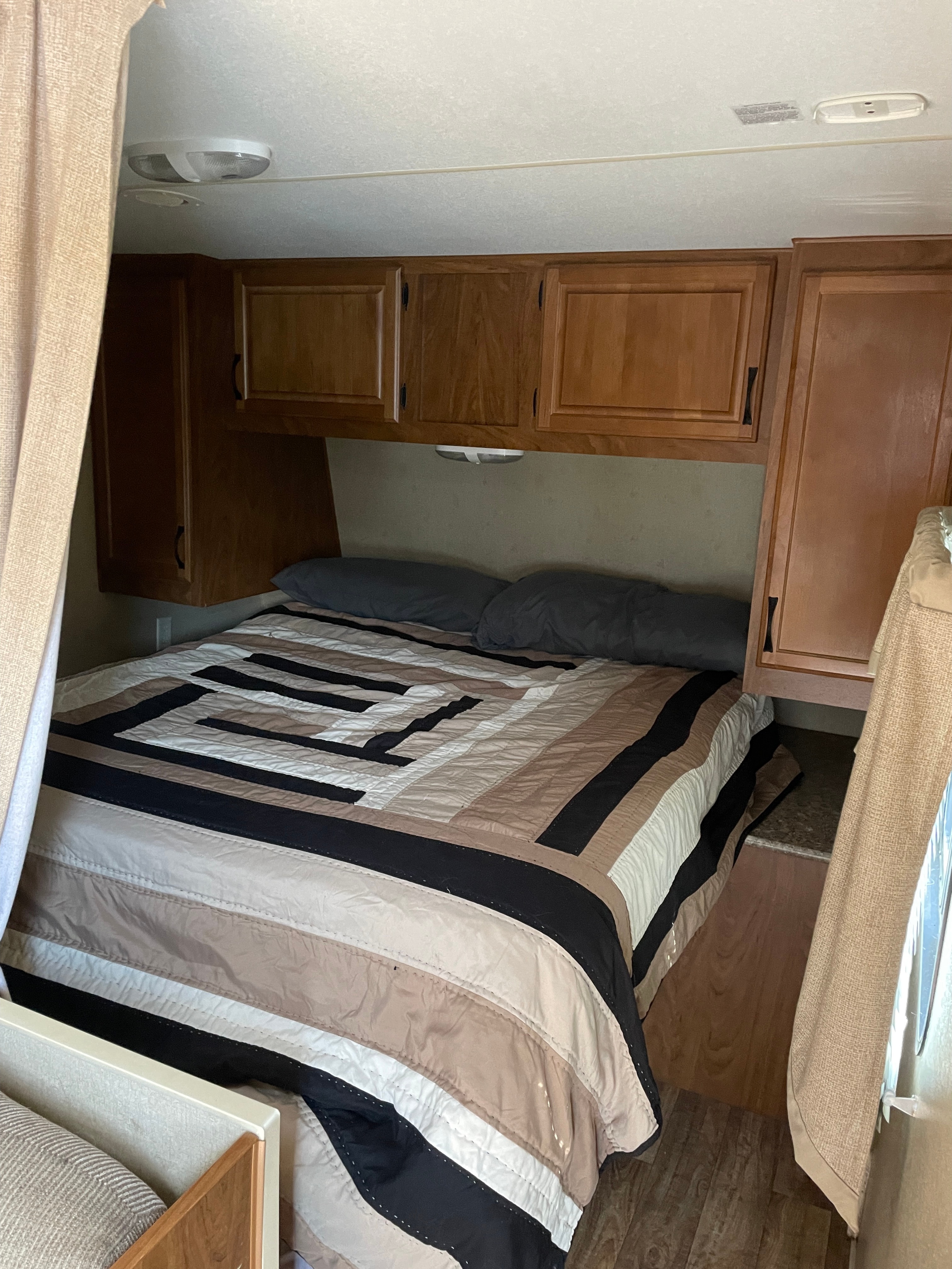 Randall's Outdoors RV 26F Back Country Travel Trailer