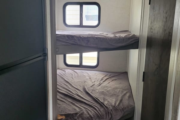 Jobit 's Forest River EVO Travel Trailer