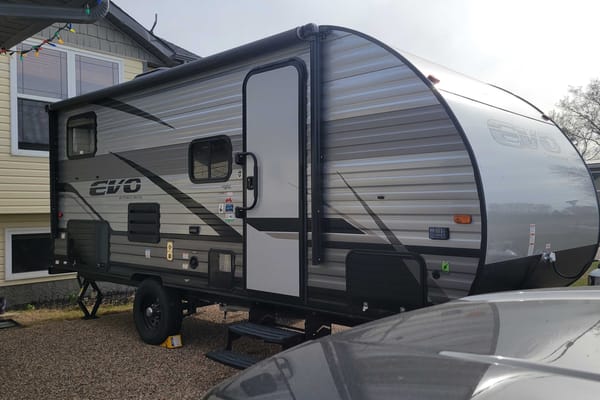Jobit 's Forest River EVO Travel Trailer