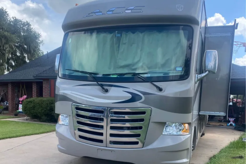 Dan's Thor Motor Coach Ace 29.2 Class A