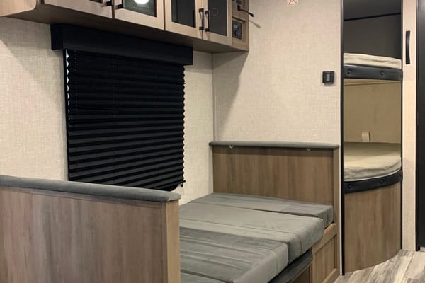 Family Friendly! 2025 Jayco 260bh Travel Trailer With Solar!