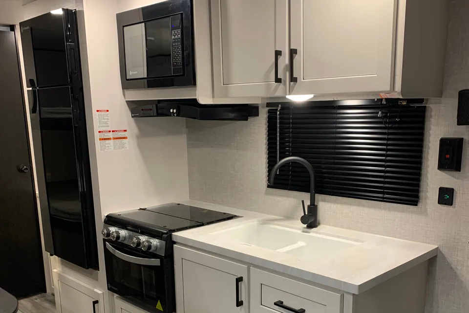 Family Friendly! 2025 Jayco 260bh Travel Trailer With Solar!