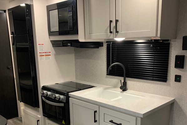 Family Friendly! 2025 Jayco 260bh Travel Trailer With Solar!