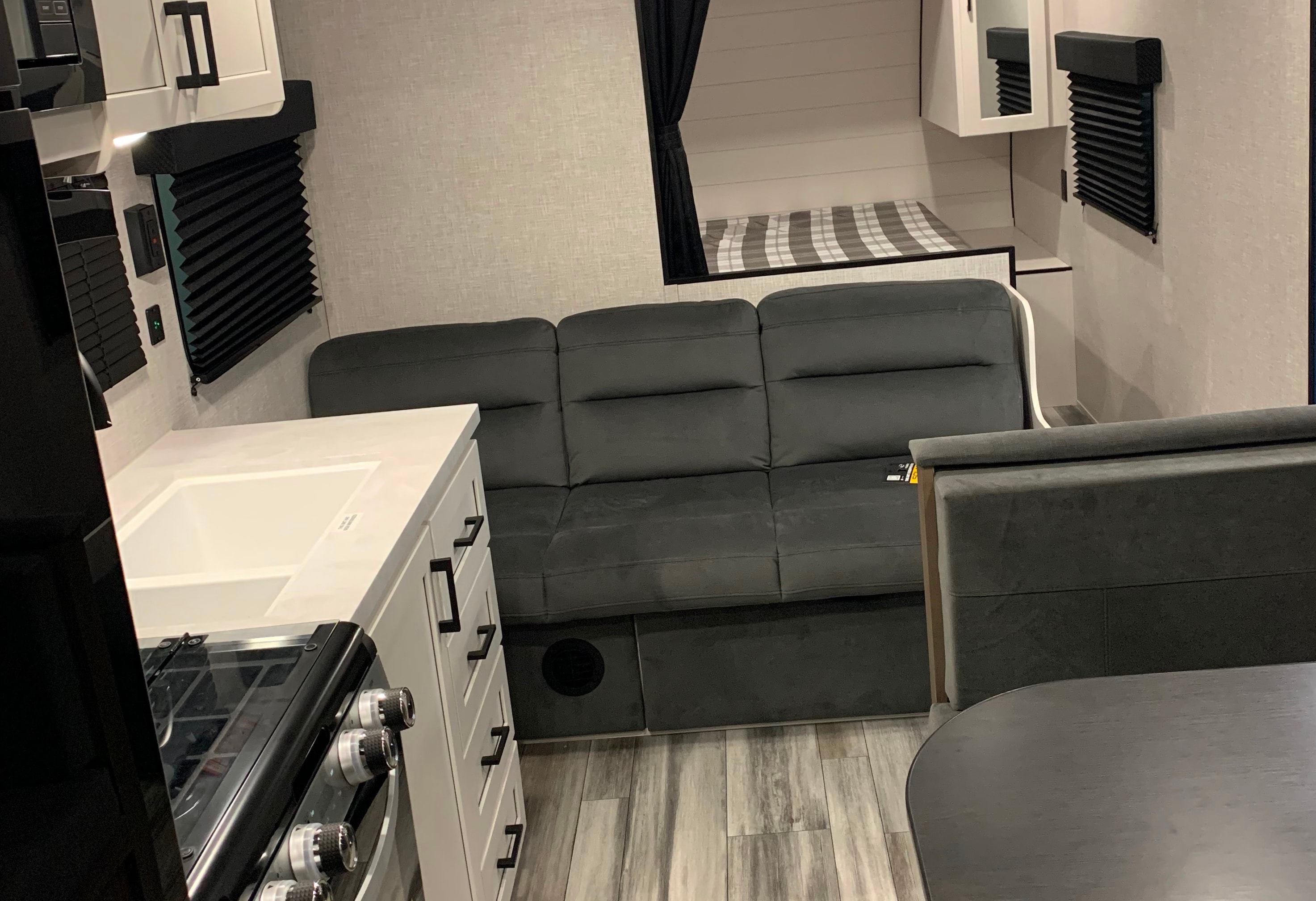 Family Friendly! 2025 Jayco 260bh Travel Trailer With Solar!