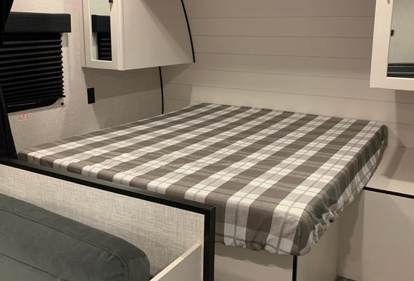 Family Friendly! 2025 Jayco 260bh Travel Trailer With Solar!