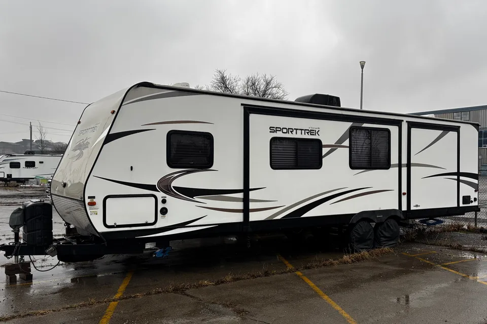 Ian's Sporttrek 320VIK Travel Trailer