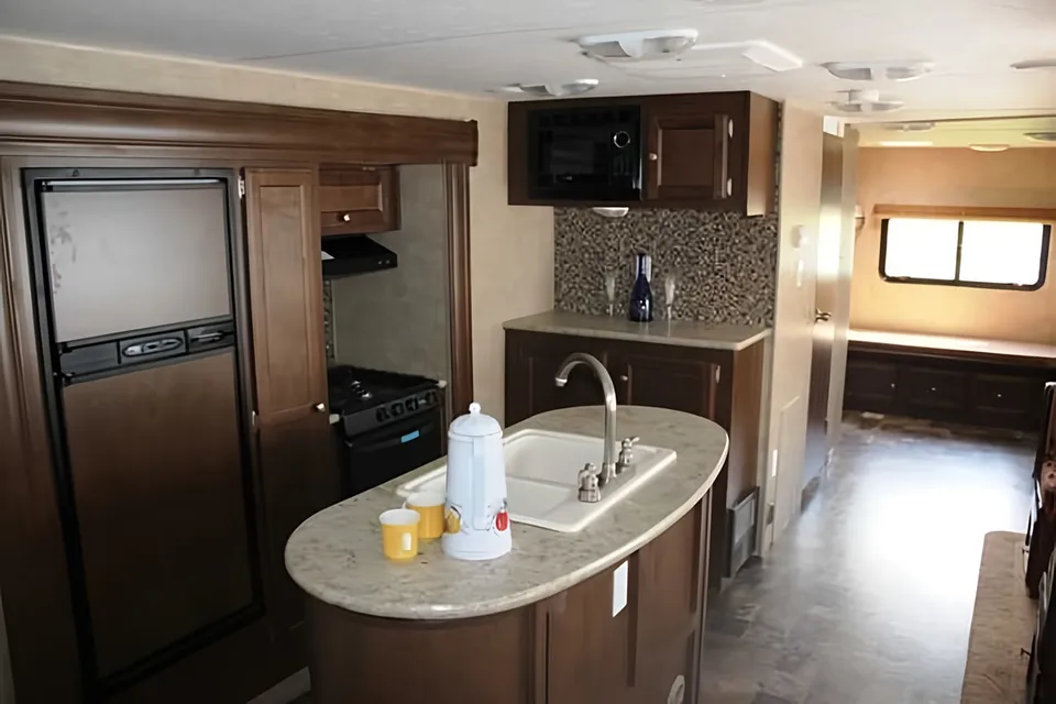 Ian's Sporttrek 320VIK Travel Trailer