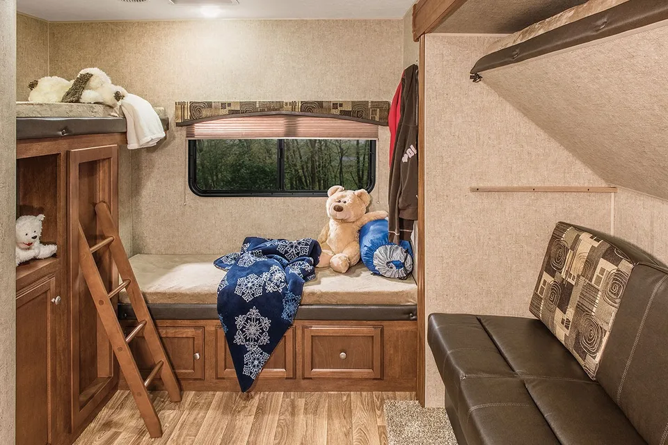 Ian's Sporttrek 320VIK Travel Trailer