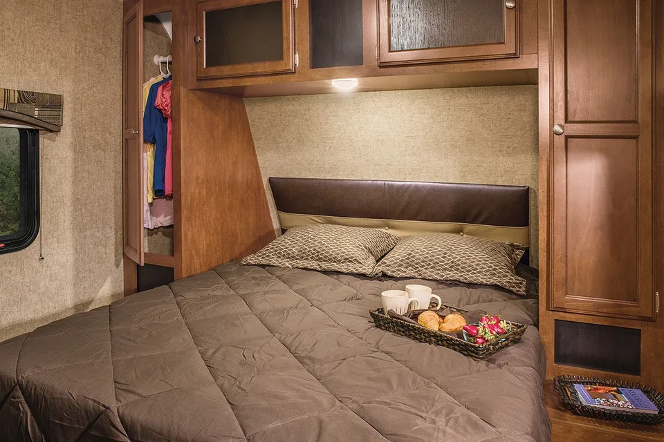 Ian's Sporttrek 320VIK Travel Trailer