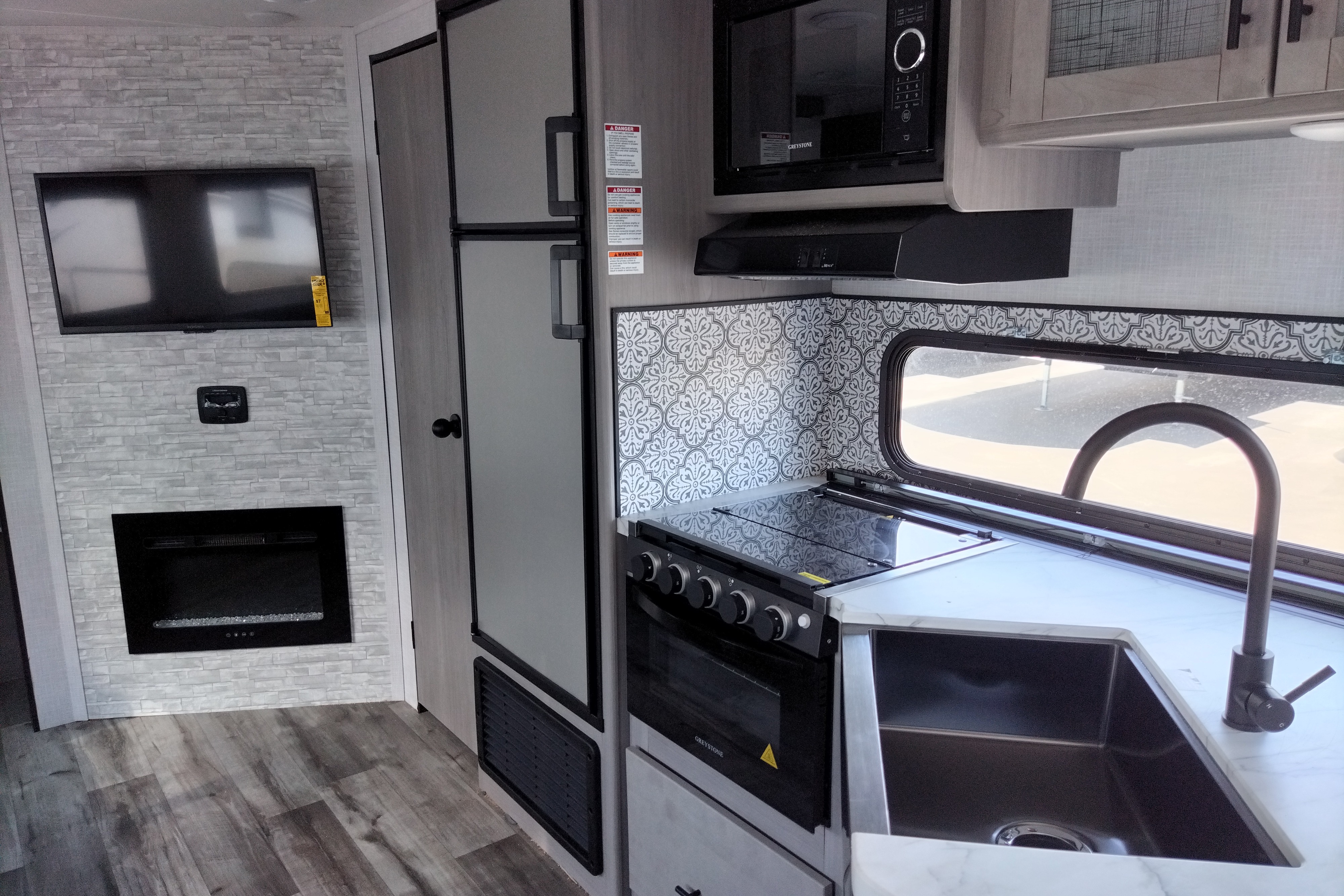 The great outdoors Coleman 2755BH Travel Trailer