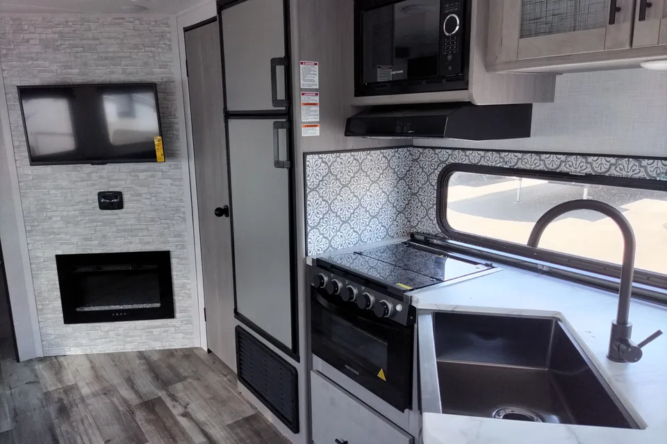 The great outdoors Coleman 2755BH Travel Trailer