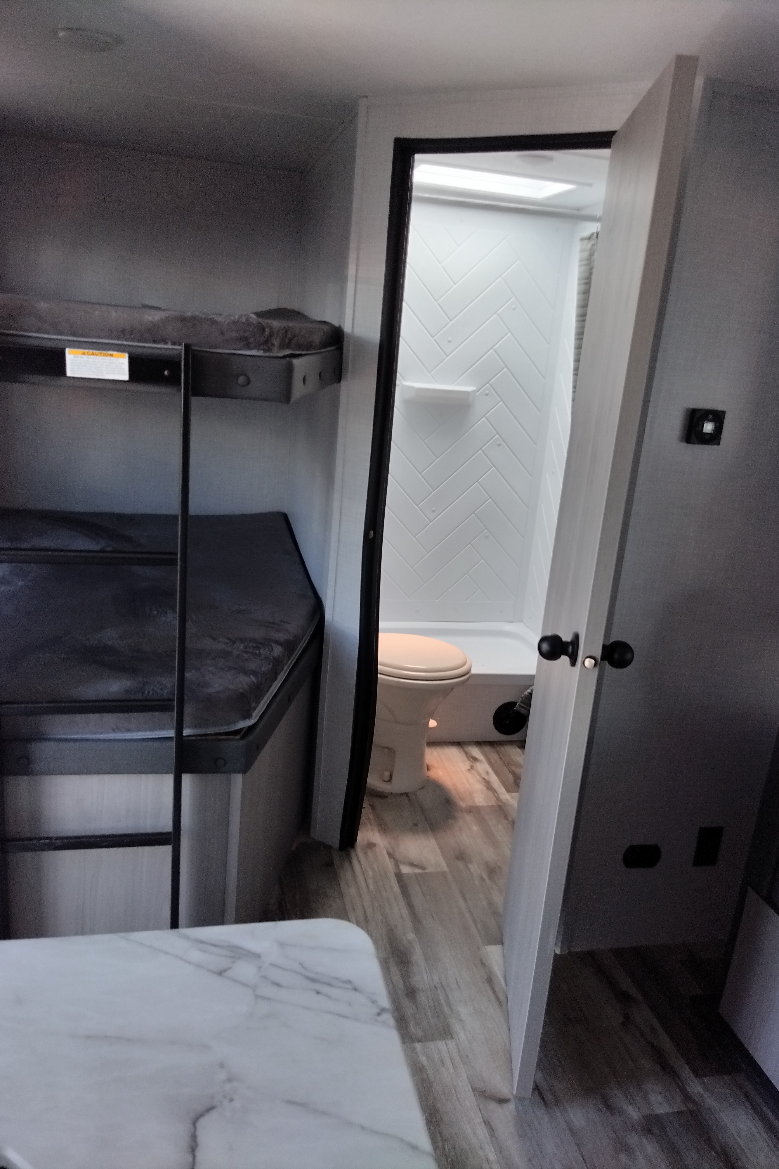 The great outdoors Coleman 2755BH Travel Trailer
