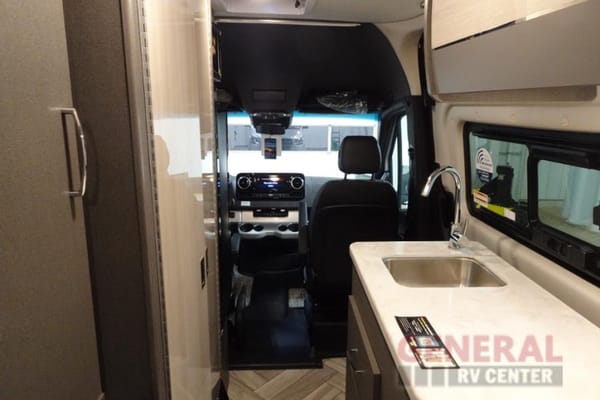 Mercedes Benz - Thor Motor Coach Sanctuary Class B