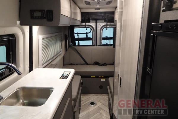 Mercedes Benz - Thor Motor Coach Sanctuary Class B