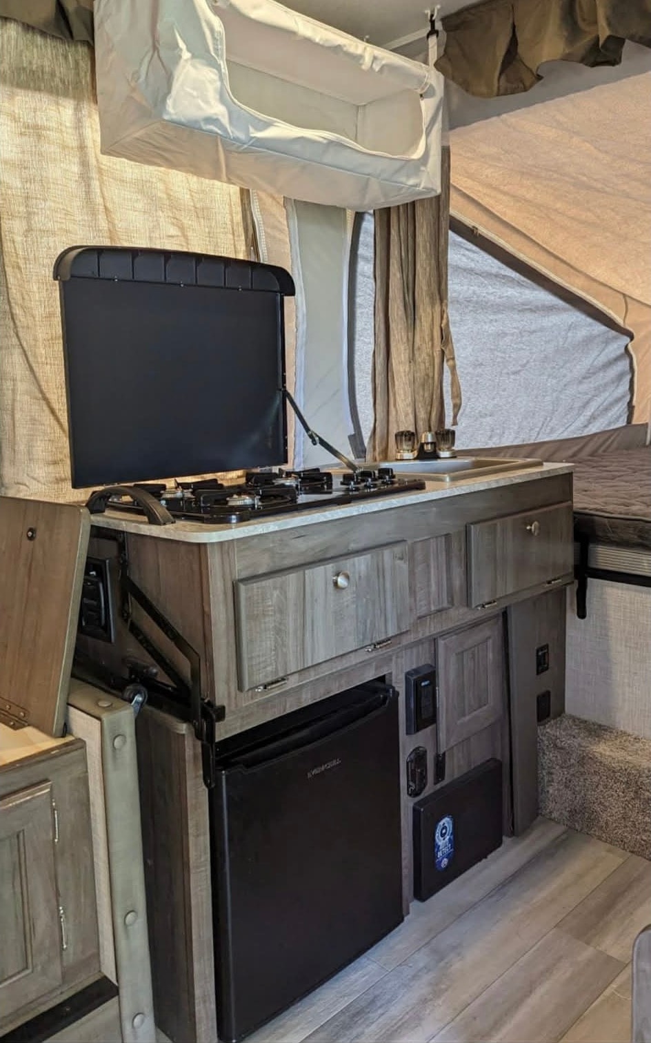 🌲 Meet Chubby – The Perfect Family Pop-Up Camper Adventure!
