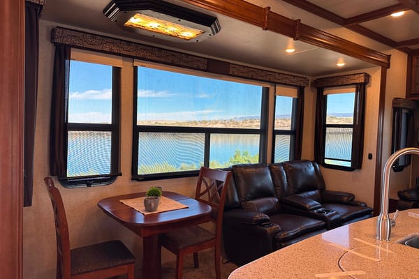 Clean and comfortable. Fully stocked kitchen. Heartland Bighorn Fifth Wheel 40' - Delivery only