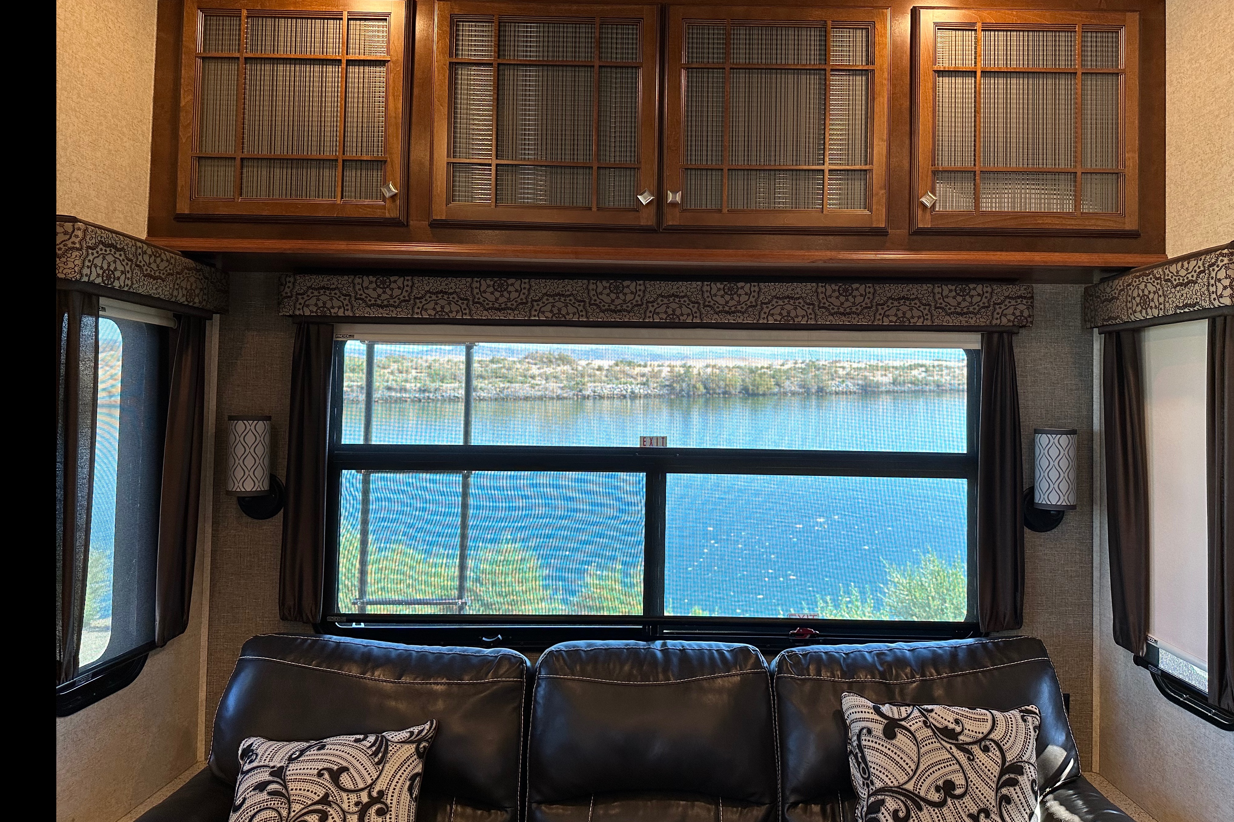 Clean and comfortable. Fully stocked kitchen. Heartland Bighorn Fifth Wheel 40' - Delivery only