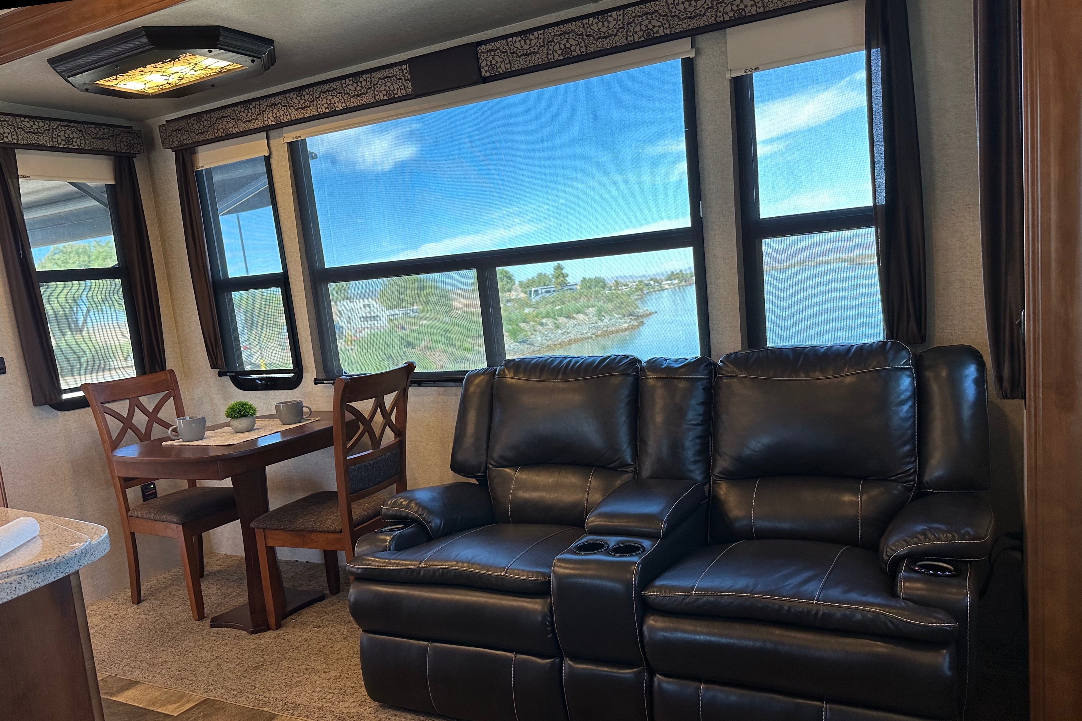 Clean and comfortable. Fully stocked kitchen. Heartland Bighorn Fifth Wheel 40' - Delivery only