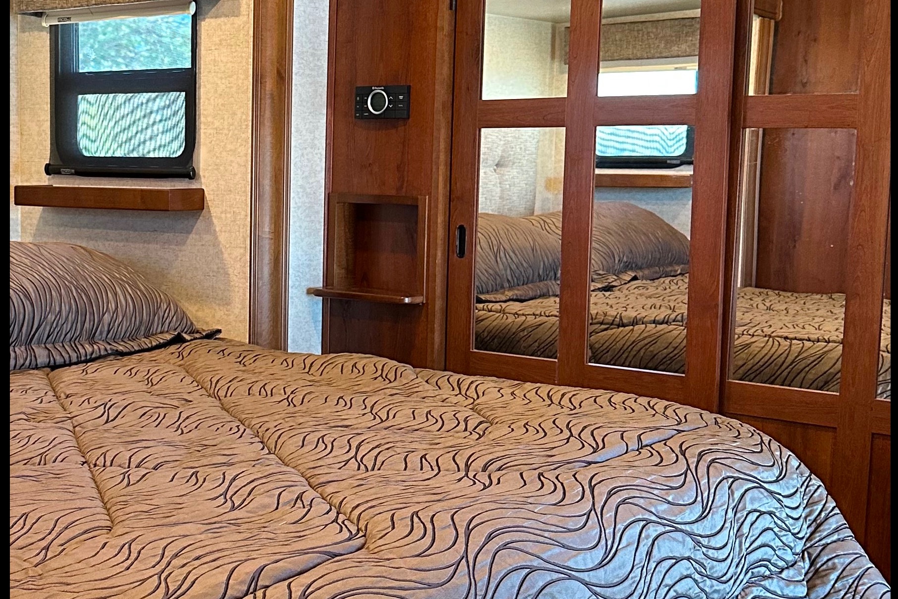 Clean and comfortable. Fully stocked kitchen. Heartland Bighorn Fifth Wheel 40' - Delivery only