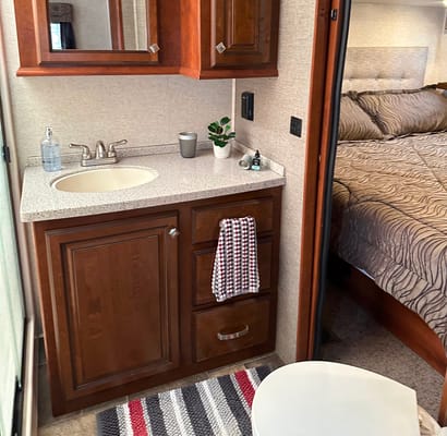 Clean and comfortable. Fully stocked kitchen. Heartland Bighorn Fifth Wheel 40' - Delivery only