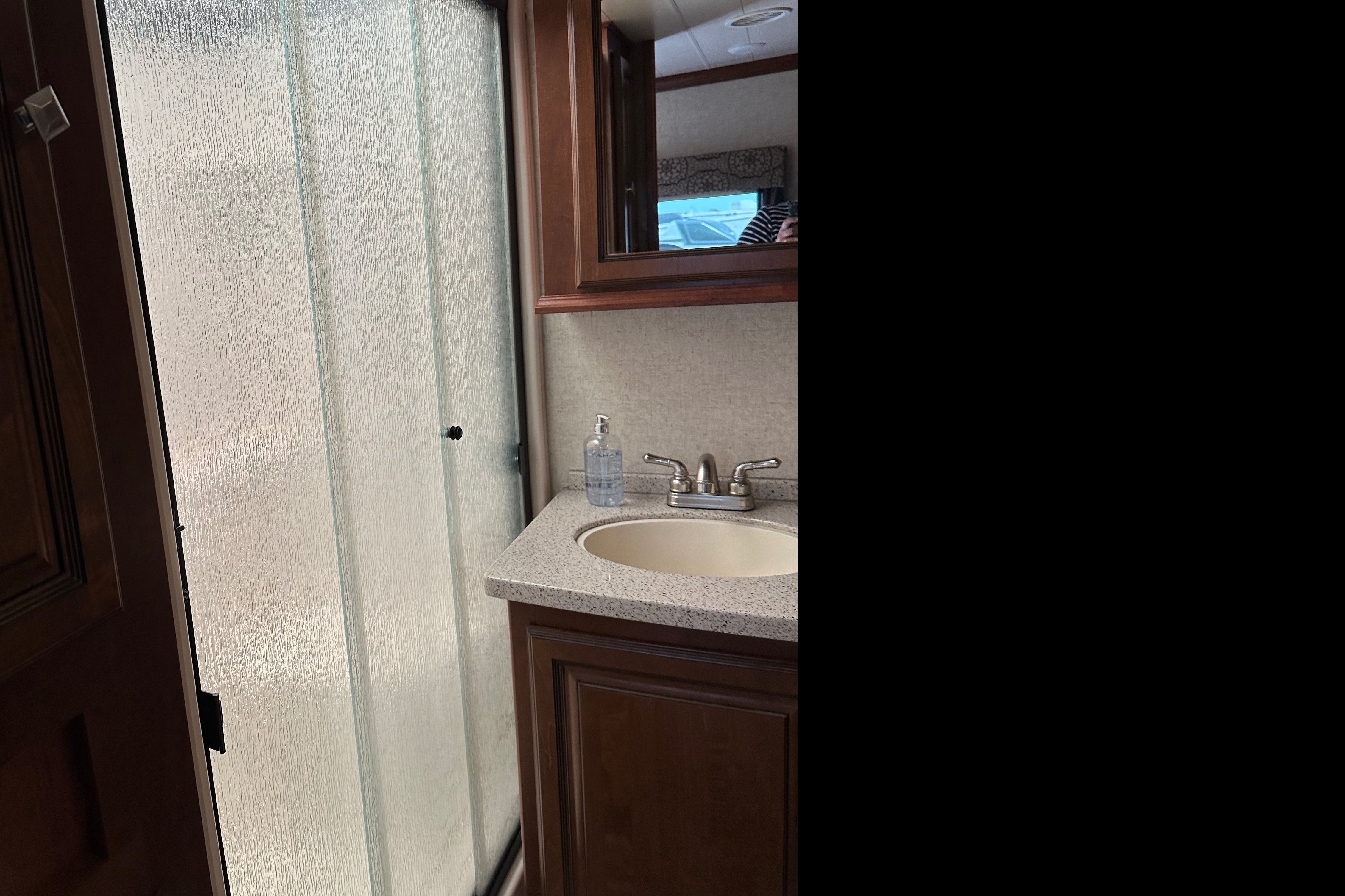 Clean and comfortable. Fully stocked kitchen. Heartland Bighorn Fifth Wheel 40' - Delivery only